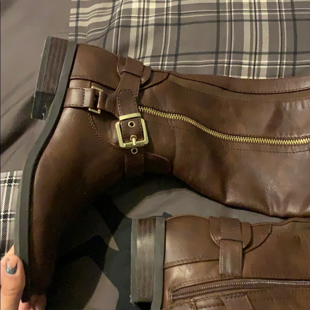 boots - Picture 2 of 3